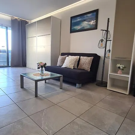 Sea Side Apartment *