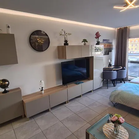Sea Side Apartment *